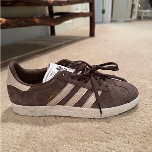 BRAND NEW adidas gazelle earth strata size 8